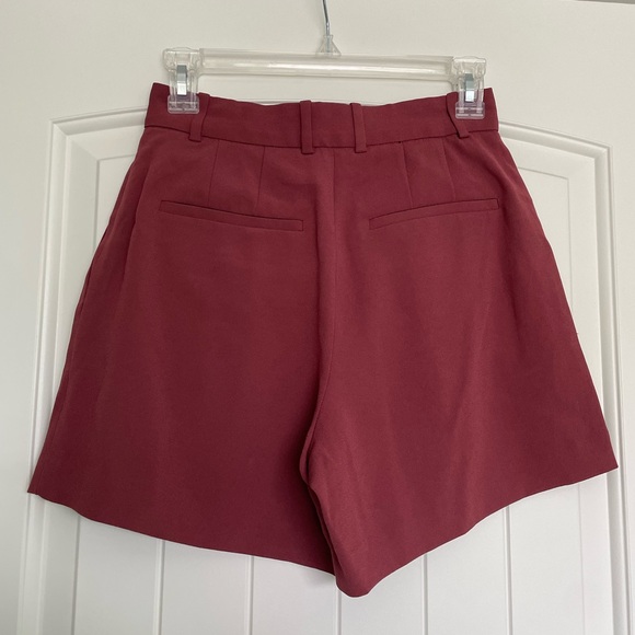 Babaton Pleated Mini Short 2 - Picture 3 of 4